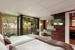 Suite with Walk-Out Exterior Balcony